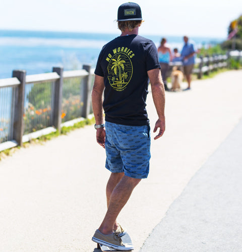 No Worries Brah T-shirt Black Heather — lifestyle view